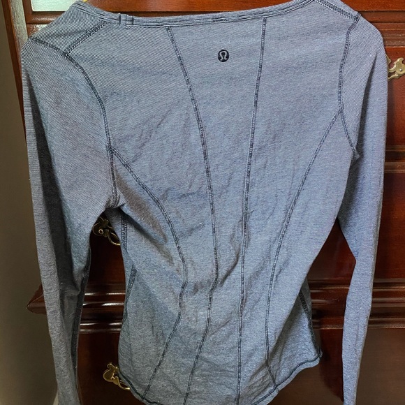 Lululemon shirt - Picture 3 of 5